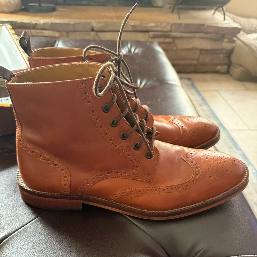 Men’s wingtip leather boots ankle high